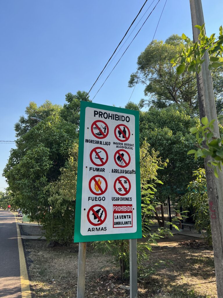 Ñu Guazú park signs