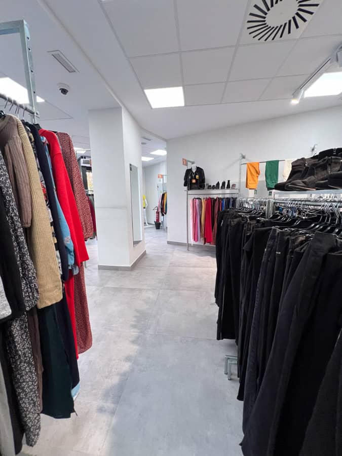 Shopping Humana in Spain thrift store